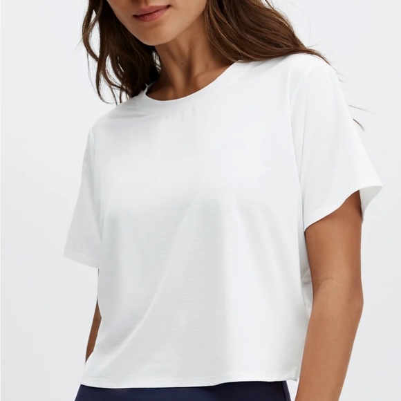 Fabletics Tops - White twist back crop top
